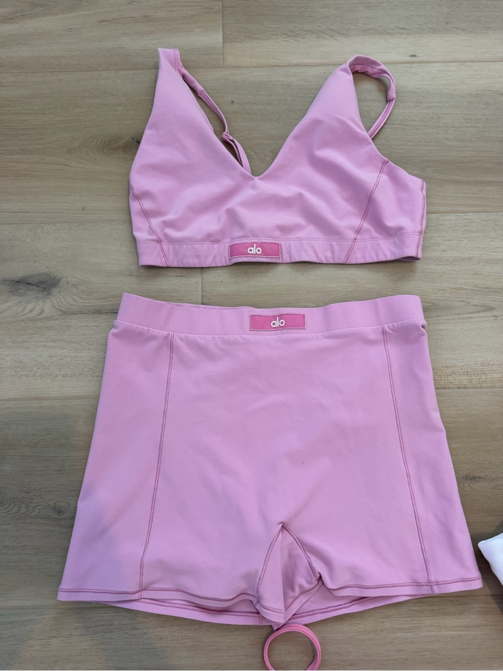 ALO Yoga Sincere Set - Candy Heart Pink - sz L in both